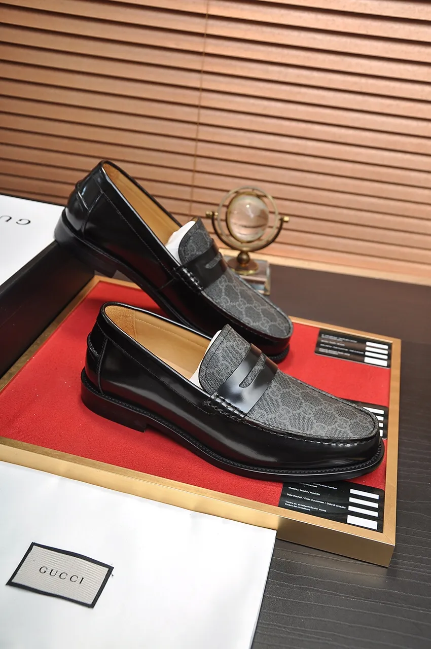 Men's shoes💰560💶Italy's top luxury men's shoe giant (GUCCI) (Gucci) (full cowhide lining) new arrival🍃Original European style🔰 Pleasant to the eye😍In order to make the shoes more durable and non-deformable🌀The production continues to follow traditional methods but there is still no lack of innovation💪Choose original sheepskin for the leather♻️ Smooth and natural And extra bright ⭐Made of imported cowhide, the first choice of rich people 38-45 (45 customized)